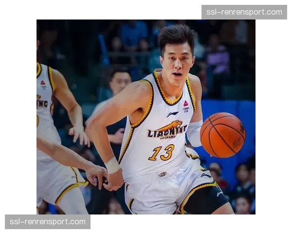 特写：郭艾伦赛后独自加练投篮至深夜